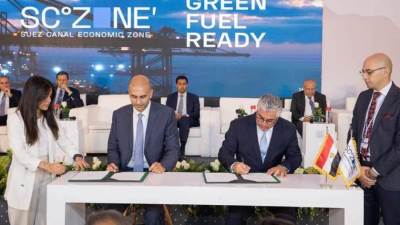 اقتصادية قناة السويس توقع عقد "تنمية وتطوير منطقة صناعية" بميناء شرق بورسعيد