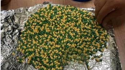 جمارك مطار القاهرة تضبط محاولة تهريب عدد من أقراص الترامادول المخدرة 