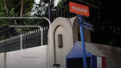 السفارة الفرنسية بالقاهرة تنفي تحرش عامل دليفري بزوجة السفير