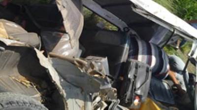 إصابة 12 عاملا في انقلاب سيارة نقل بأسوان