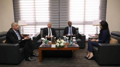 وزير النقل يلتقي وزير البنية التحتية برواندا لبحث التعاون المشترك