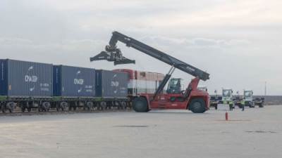 ميناء أكتوبر الجاف يحصد جائزة " Ij Global" كافضل مشروع نقل أخضر