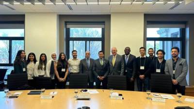 وزير الشباب يزور جامعة أوتاوا ويلتقي رابطة الطلاب المصريين