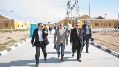 قمة المناخ| جولة تفقدية لرئيس اقتصادية قناة السويس لميناء الطور