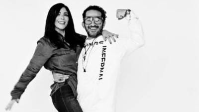 أحمد حلمى يحمل منى ذكى فى عيد ميلادهما: "كل سنه واحنا طيبين"