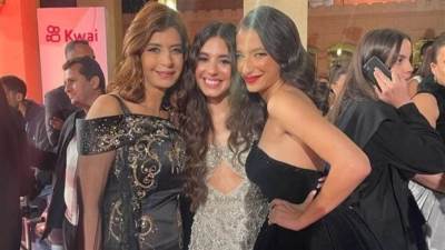 منال سلامة تشارك صورة برفقة ابنتها ومايان السيد: حبايبي