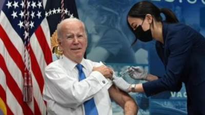 بايدن يغرى الأمريكان للحصول على معززات كورونا بتخفيض 20 دولارا على الأطعمة