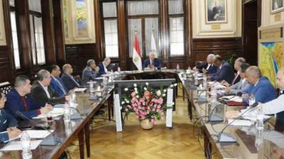 "القصير" يتابع مستجدات الري الحديث وزراعة القصب بالشتلات وأصناف تقاوى الأرز