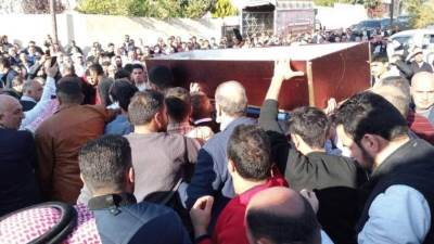 تشييع جثمان الفنان الأردني" أشرف طلفاح" بمسقط رأسه في إربد