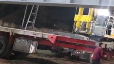 تركيب الكمر المعدني لمحور عمرو بن العاص بشارع الهرم بالطالبية