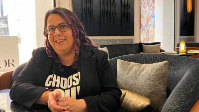 المخرجة سالي الحسيني: فيلم "السباحتان" قصة حقيقية تشبه ملحمة الأوديسة