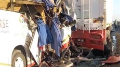 مصرع و إصابة 40 شخصا فى حادث تصادم اتوبيس و مقطورة بطريق الزعفرانة