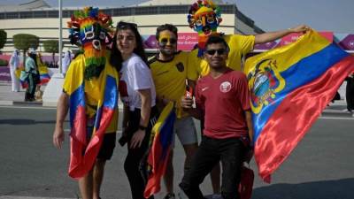 لحضور حفل الافتتاح.. جماهير قطر والإكوادور تتوافد على إستاد البيت بمدينة الخور