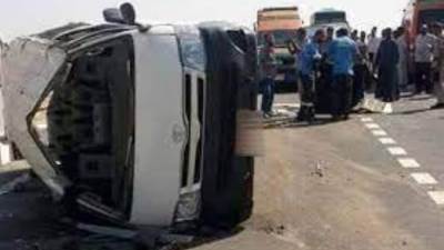 بالأسماء.. مصرع وإصابة 11 شخصا في حادث انقلاب ميكروباص بـ «صحراوي أسوان»