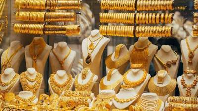اي صاغة: الذهب يعادل رقمة السابق ويسجل 1300 جنيه 