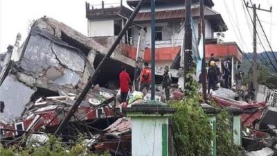 حصيلة زلزال إندونيسيا.. مقتل 252 بينهم أطفال انهارت مدارسهم
