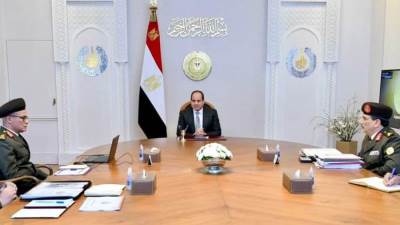 الرئيس يطلع على جهود توفير المعدات والمركبات الخاصة بالمشروعات القومية التنموية