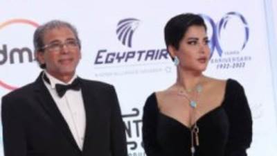 بحفل ختام مهرجان القاهرة.. خالد يوسف وشمس الكويتية على السجادة الحمراء