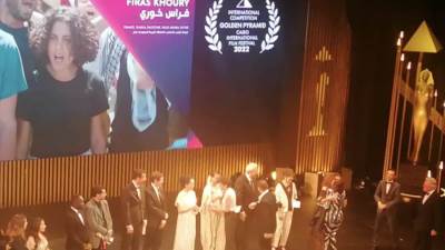 "علَم" يحصد جائزة الهرم الذهبي لأحسن فيلم بالمسابقة الدولية فى مهرجان القاهرة