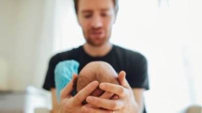 تحذير خطير من هز الطفل الرضيع.. ماذا يحدث؟