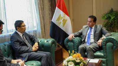 وزير الصحة يبحث مع سفير "سنغافورة" فرص التعاون المشترك