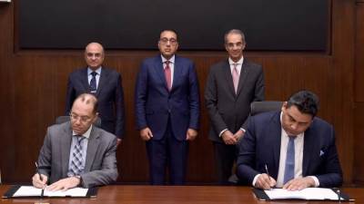 مدبولي يشهد توقيع تعاون لتقديم خدمات الشهر العقاري من خلال مقار المصرية للاتصالات