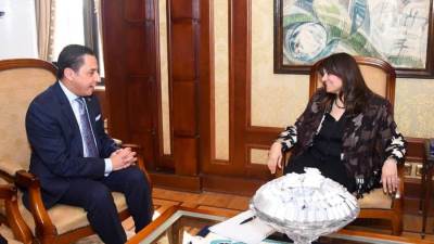 وزيرة الهجرة تستقبل مستشار منظمة الصحة العالمية لاستعراض رؤيته لتطوير ملف البحوث الطبية