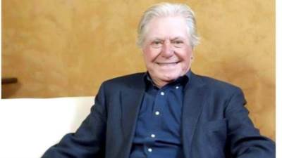 اليوم.. حسين فهمى يعود إلى استوديهات "البارون" بعد ختام مهرجان القاهرة