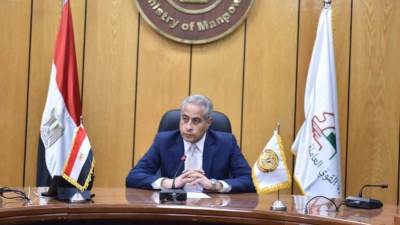 وزير القوى العاملة يُسلم تعويضات لأسر العمالة الغير منتظمة بـ7 محافظات