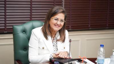 وزيرة التخطيط والتنمية الاقتصادية تناقش سبل التعاون مع شركة بورصة مسقط