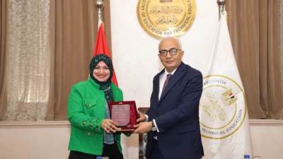 وزير التعليم يلتقي عدد من طلاب إدارة بني مزار التعليمية ضمن مبادرة" حوار مع الكبار"