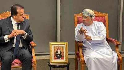 وزير الصحة يبحث مع نظيره العماني التعاون في مكافحة الاستخدام غير الرشيد لمضادات الميكروبات