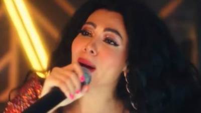 ميرهان حسين تقدم أغنية "كلمتين وبس" من فيلم "اتنين للإيجار"