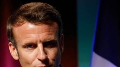 ماكرون يشيد بتنظيم "قطر" لبطولة كأس العالم.. ويؤازر منتخب بلاده 