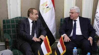 وزير التعليم العالي يبحث مع نظيره اليمني التبادل التعليمي والبحثي