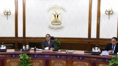 رئيس الوزراء يتابع الموقف التنفيذي لمشروعات وزارة الشباب والرياضة 