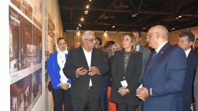 وزيرة الثقافة تكرم الفائز بتمثيل مصر في بينالي فينيسيا للعمارة 2023