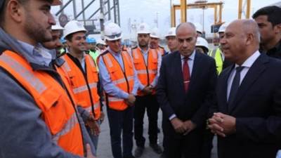 وزير النقل يتفقد استعدادات التشغيل التجريبي لمحطة "تحيا مصر" بميناء الإسكندرية