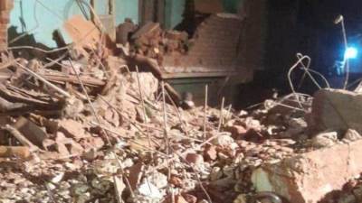 انهيار عقار في منطقة مطار إمبابة وانتشال جثة من تحت الانقاض