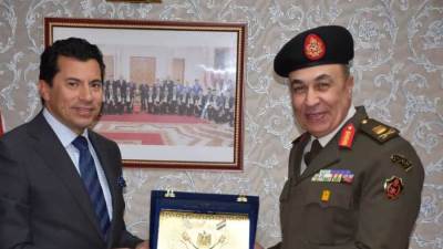 وزير الرياضة يلتقي مدير أكاديمية ناصر العسكرية لتعزيز التعاون المشترك 