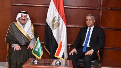 سفير المملكة السعودية لدى مصر يلتقي وزير القوى العاملة المصري 