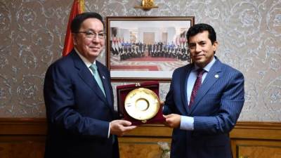 وزير الرياضة يبحث مع سفير كازاخستان بالقاهرة آليات التعاون فى قطاعي الشباب والرياضة