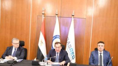 الملا يشيد بصناعة البترول والغاز في ظل تغيرات وتحديات السنوات الماضية