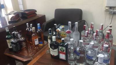 مكافحة التهرب الجمركى تضبط مشروبات كحولية غير خالصة الضرائب والرسوم