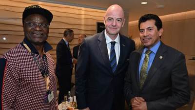 وزير الرياضة يلتقى رئيس الفيفا خلال مباراة تونس وفرنسا بكأس العالم بقطر