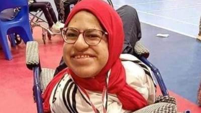 وزير الشباب يهنئ طالبة من" ذوي الهمم" بعد فوزها بمسابقة الفنون التشكيلية على مستوى جامعة القاهرة