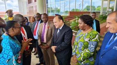 وزير التجارة والصناعة يبحث سبل تعزيز التعاون في إطار التكامل الاقتصادي الإقليمي