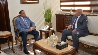 وزير التنمية يتابع مع محافظ الوادى الجديد تنفيذ مشروعات "حياة كريمة"