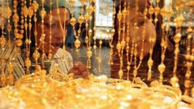 عيار 21 يكسر حاجز 1600.. ارتفاع جنوني لأسعار الذهب خلال التعاملات 