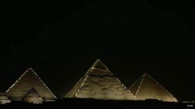 منطقة أهرامات الجيزة تشهد حفل أزياء ديور العالمية